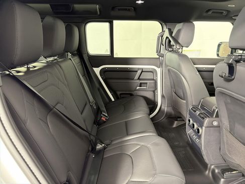New 2026 Land Rover Defender 110 X-Dynamic SE image 30