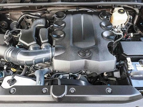 Used 2018 Toyota 4Runner SR5 image 29