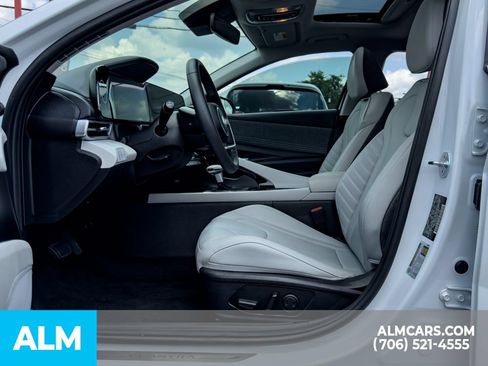 Certified 2026 Hyundai Elantra Limited FWD image 8