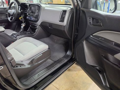Used 2022 Chevrolet Colorado W/T w/ WT Convenience Package AWD/4WD image 17