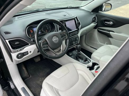 Used 2021 Jeep Cherokee Limited image 12