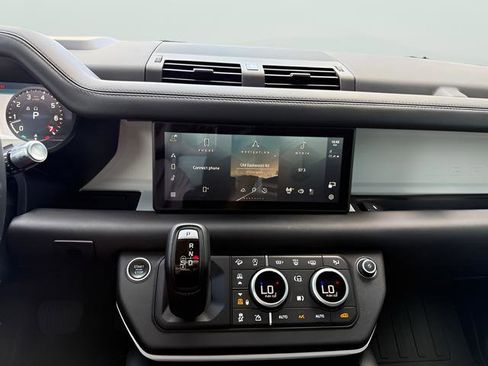 Used 2020 Land Rover Defender 110 HSE image 26