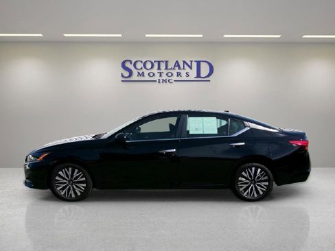 Used 2024 Nissan Altima 2.5 SV FWD image 1