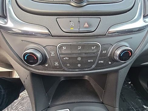 Used 2022 Chevrolet Equinox LT image 19