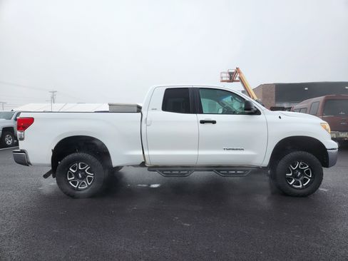 Used 2011 Toyota Tundra 4x4 Double Cab w/ SR5 Pkg image 18