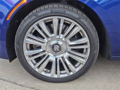 Used 2024 Rolls-Royce Ghost image 12