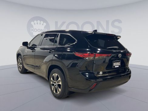 Used 2023 Toyota Highlander XLE image 4