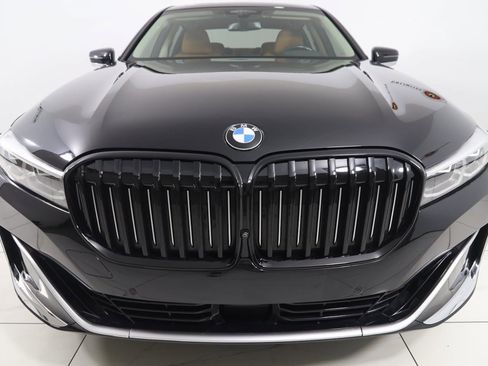 Used 2022 BMW 750i xDrive w/ Luxury Rear Seating Package image 58