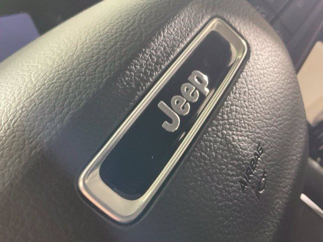 Used 2023 Jeep Grand Cherokee L Limited AWD/4WD image 45