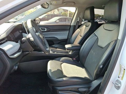 Certified 2022 Jeep Compass Latitude image 17