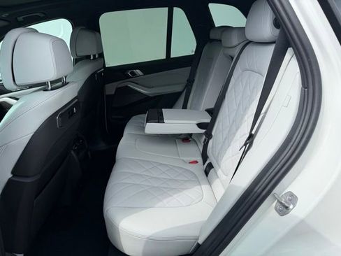 Certified 2024 BMW X5 xDrive40i w/ Premium Package AWD/4WD image 9