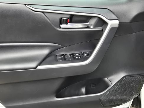 Used 2020 Toyota RAV4 XLE w/ Convenience Package image 25