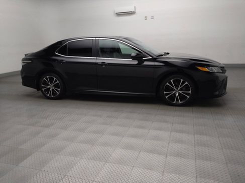 Used 2018 Toyota Camry SE w/ Moonroof Package image 11