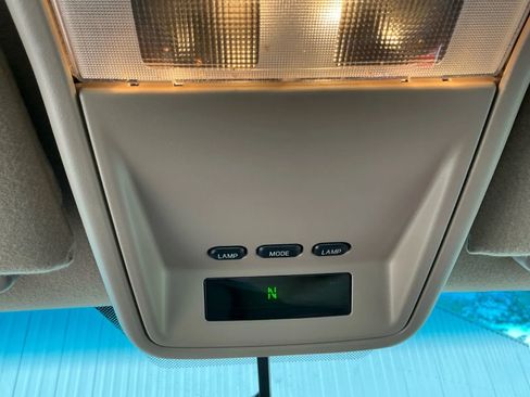 Used 2003 Ford Crown Victoria LX image 34