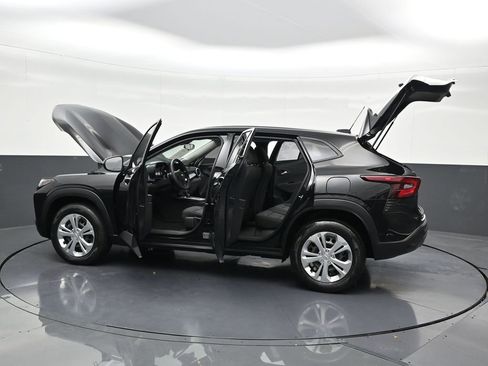 Used 2025 Chevrolet Trax LS image 34