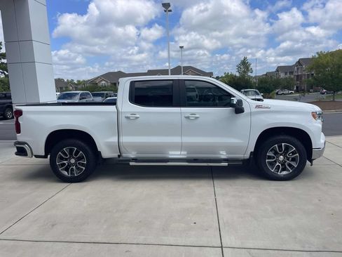 Used 2022 Chevrolet Silverado 1500 LT AWD/4WD image 6