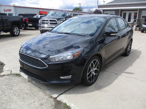 Used 2018 Ford Focus SEL FWD image 2