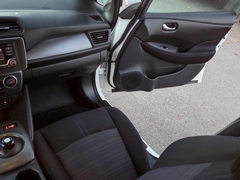 Used 2019 Nissan Leaf S w/ S Charge Package image 40