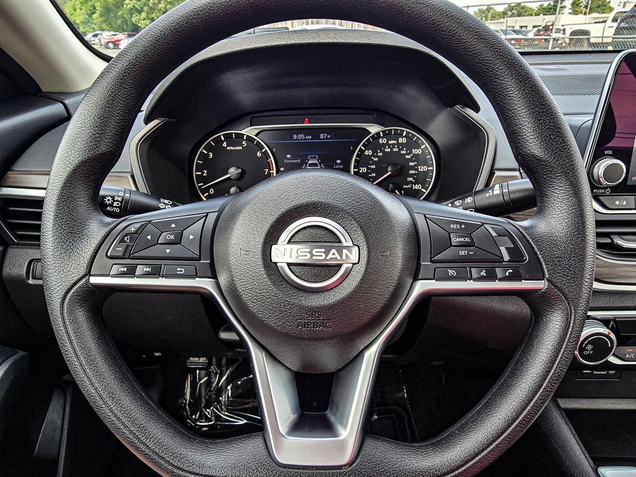 Used 2025 Nissan Altima 2.5 SV FWD image 28