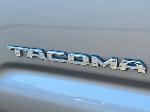 Used 2018 Toyota Tacoma TRD Off-Road w/ Technology Package RWD image 21
