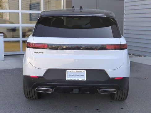 Used 2026 Land Rover Range Rover Sport SE AWD/4WD image 9