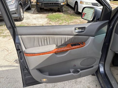 Used 2009 Toyota Sienna XLE FWD image 11
