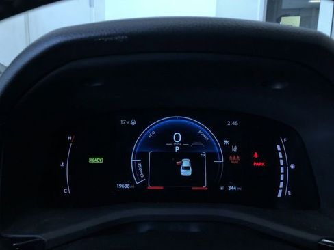 Certified 2025 Toyota Camry SE image 31