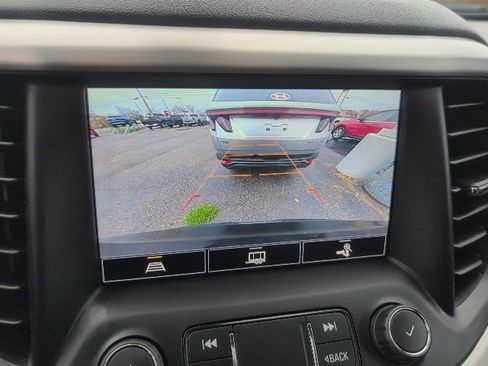 Used 2022 GMC Acadia SLT w/ Elevation Edition image 21