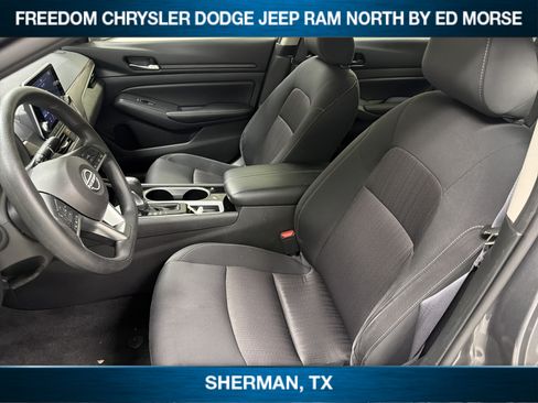 Used 2024 Nissan Altima 2.5 SV FWD image 7
