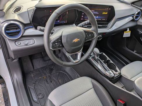 New 2026 Chevrolet Trax LT w/ Driver Confidence Package FWD image 10