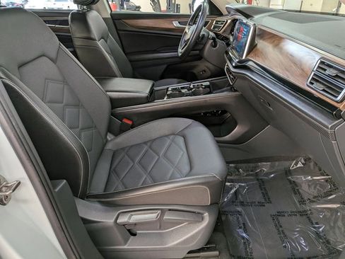 Used 2024 Volkswagen Atlas SE image 26