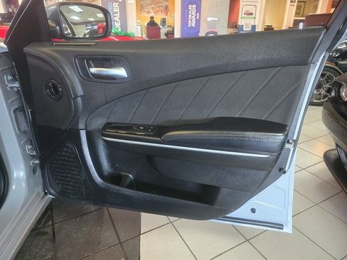 Used 2022 Dodge Charger SXT image 11