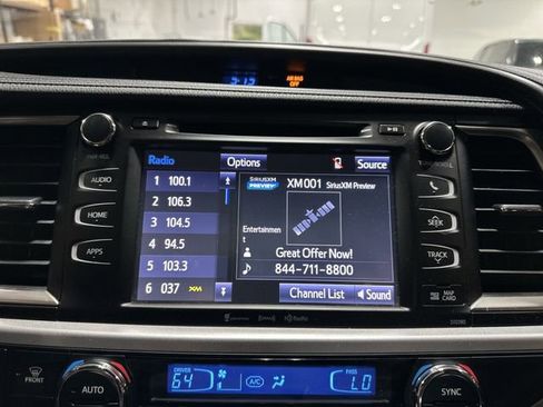 Used 2019 Toyota Highlander SE AWD/4WD image 16