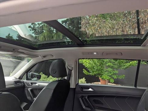 Certified 2023 Volkswagen Tiguan SE w/ Panoramic Sunroof Package FWD image 27