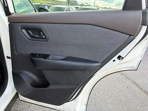 Used 2023 Nissan Rogue S FWD image 16