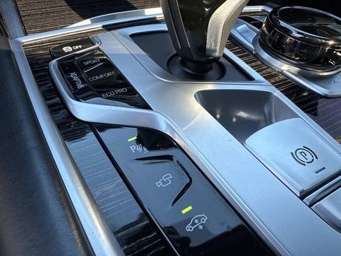 Used 2022 BMW 750i xDrive w/ Executive Package image 38