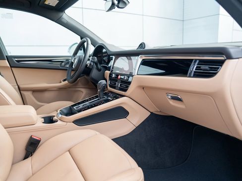 New 2026 Porsche Macan image 27