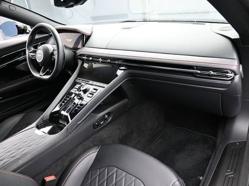 Used 2025 Aston Martin DB12 Coupe RWD image 27