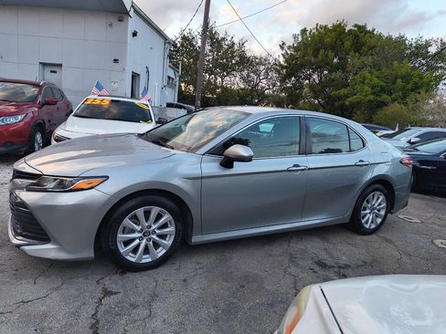 Used 2020 Toyota Camry LE image 4