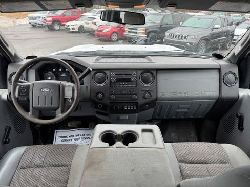 Used 2013 Ford F250 XL w/ Camper Pkg image 20