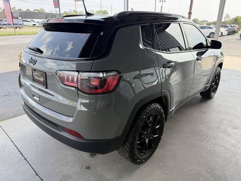 Used 2023 Jeep Compass Latitude w/ Sun and Sound Group AWD/4WD image 4