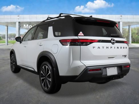 New 2026 Nissan Pathfinder Platinum image 3