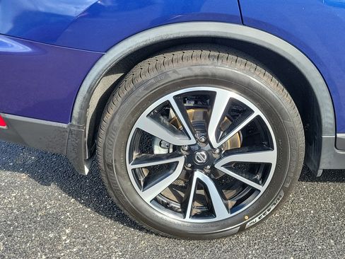 Used 2018 Nissan Rogue SL w/ Premium Package image 5