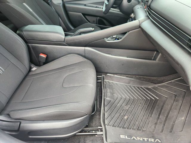 Used 2026 Hyundai Elantra Sport FWD image 13