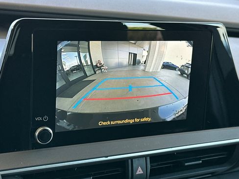Used 2024 Toyota Prius LE FWD image 20