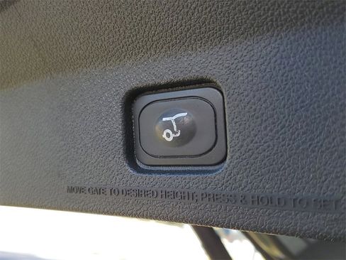 Used 2017 Ford Explorer Platinum image 11