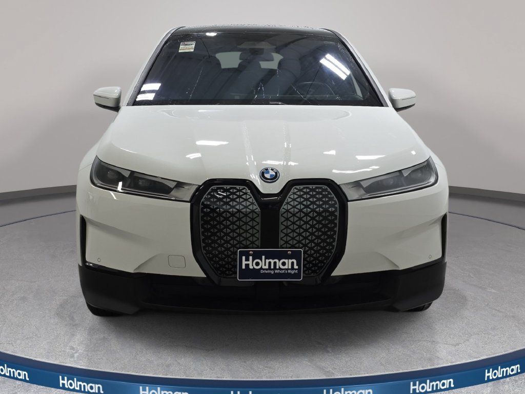 Used 2024 BMW iX xDrive50 AWD/4WD image 3