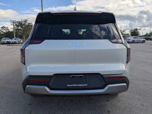 New 2026 Kia EV9 Wind image 6