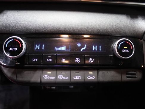 Used 2023 Hyundai Elantra SEL image 25