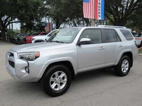 Used 2018 Toyota 4Runner SR5 RWD image 4